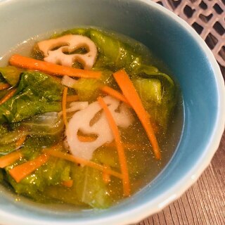 レタスと人参と蓮根の生姜スープ